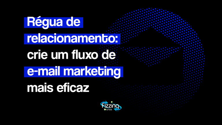 Fundo preto, com elementos azuis, contendo o seguinte texto: Régua de Relacionamento: Crie um fluxo de e-mail marketing mais eficaz