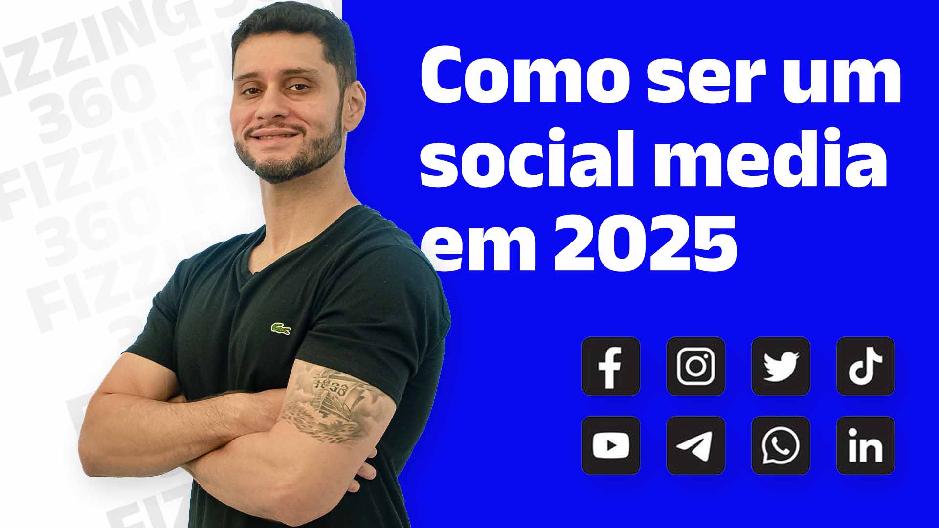 Imagem de homem de cabelos castanhos sorrindo e de braços cruzados vestindo camisa preta e ao lado direto da imagem, sobre um fundo azul, o texto: Como ser um social media em 2025