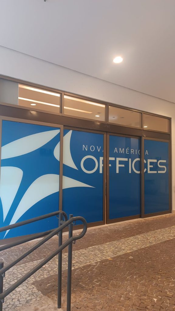 Espaço do Nova América Offices onde ficaria o 32º Ofício de Notas, antes do nosso trabalho de identidade visual e criação de fachada. 